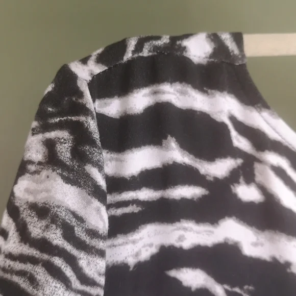 Chico's Zebra Print Cowl Neck 3/4 Sleeve Fashion Top Sz 3 Fits Like L or XL - Picture 8 of 12